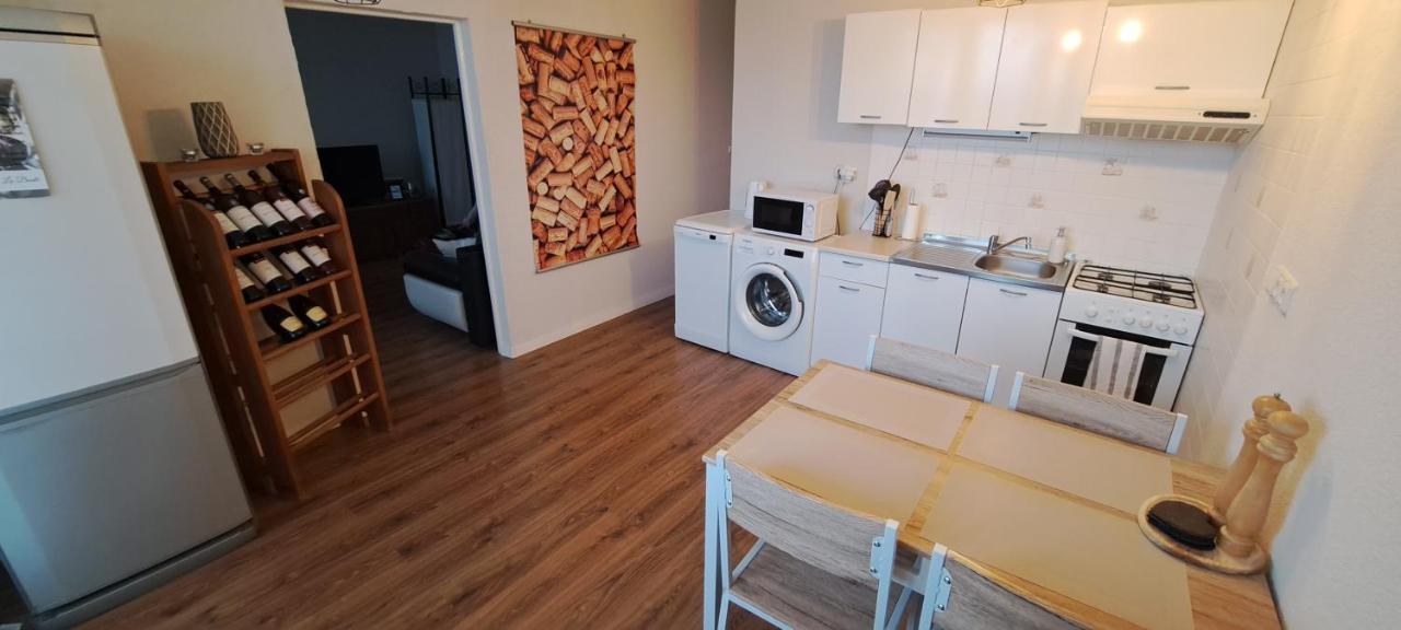 Utulny Apartman Blizko Centra Михаловце Екстериор снимка