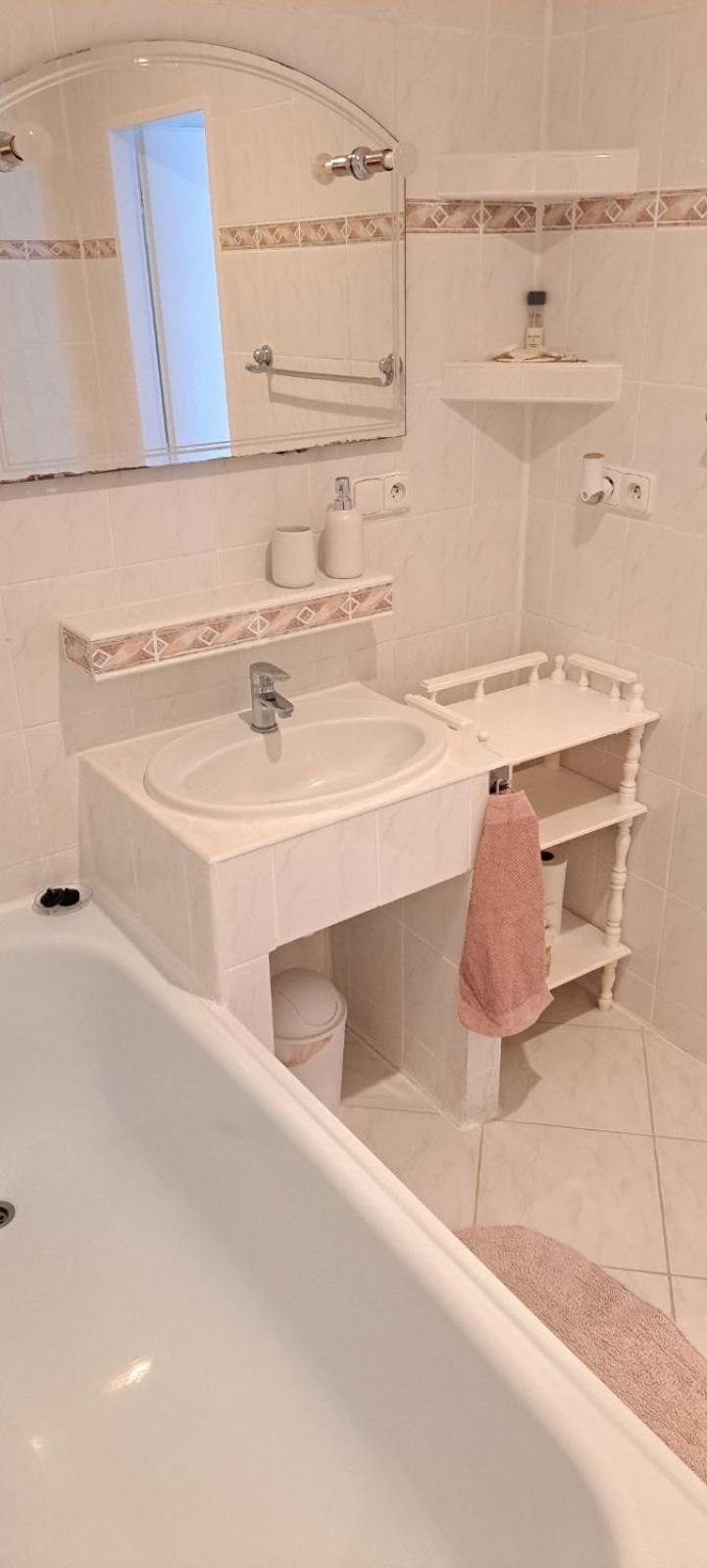 Utulny Apartman Blizko Centra Михаловце Екстериор снимка