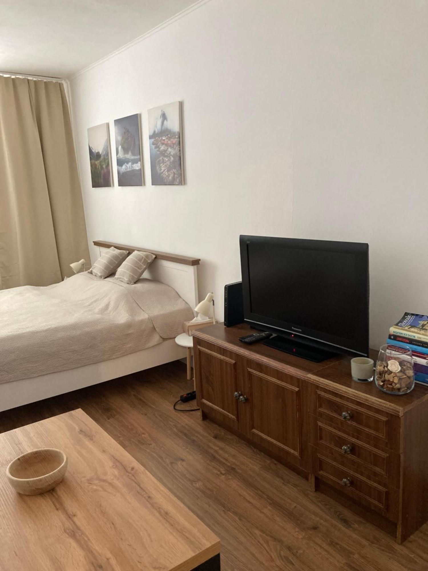Utulny Apartman Blizko Centra Михаловце Екстериор снимка